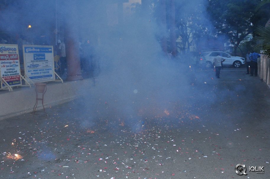 Eedorakam-Aadorakam-Movie-Team-at-Bhramaramba-Theater